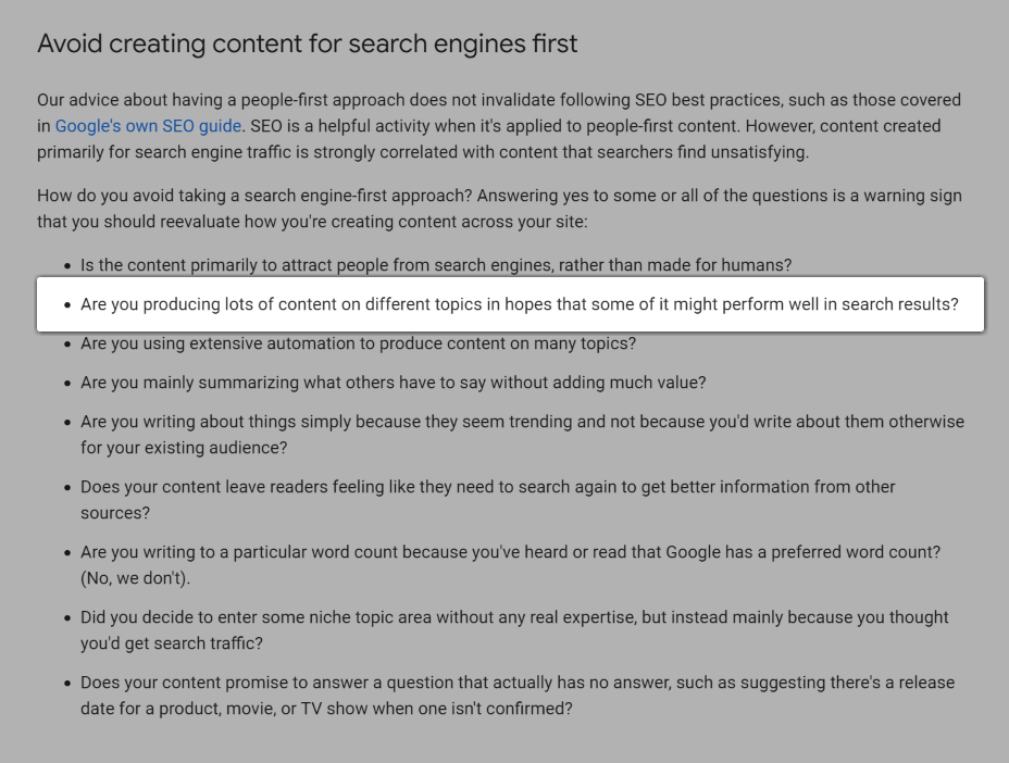 Tangkapan layar dari pertanyaan, "Apakah Anda memproduksi banyak konten dengan topik yang berbeda dengan harapan beberapa di antaranya dapat berkinerja baik di hasil pencarian?".
