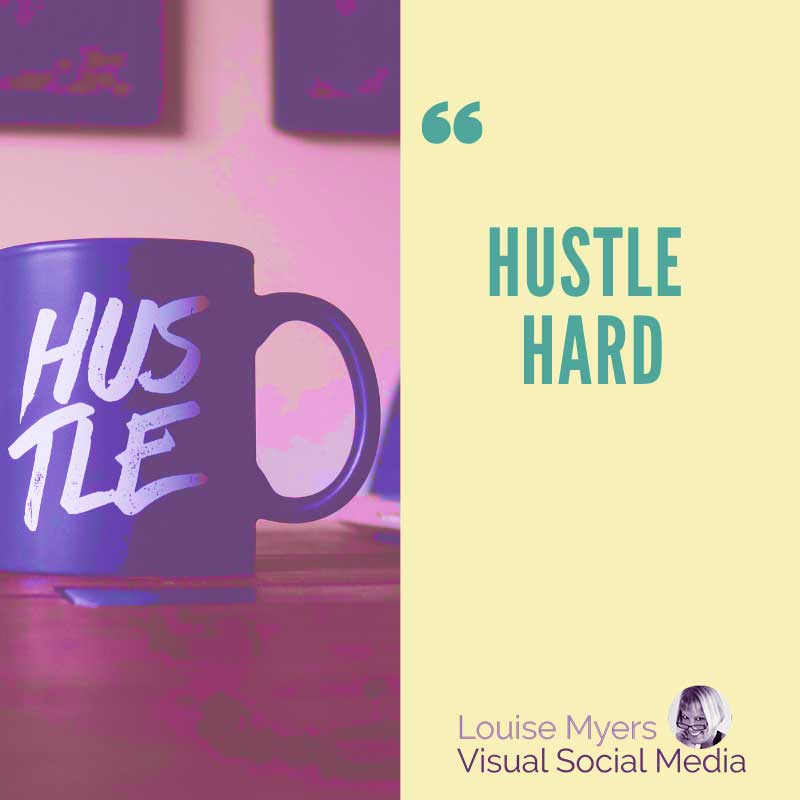 a caneca de café diz Hustle hard.