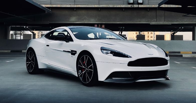 La marque de voitures de luxe Aston Martin propose un nouveau modèle exclusif de ses voitures.