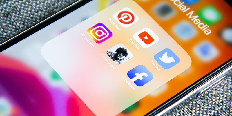 Icone delle piattaforme di social media su un iPhone