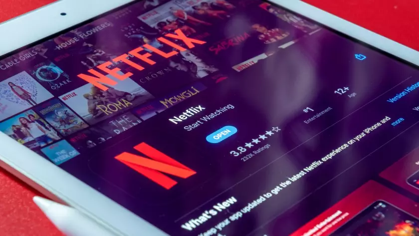 แนวโน้มการพัฒนาแอป OTT: แอป netflix แสดงบนไอแพด