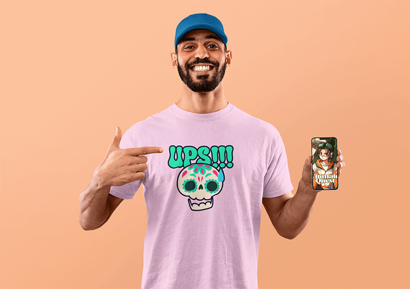 Mockup di maglietta girocollo con un uomo barbuto che punta allo schermo del suo iPhone