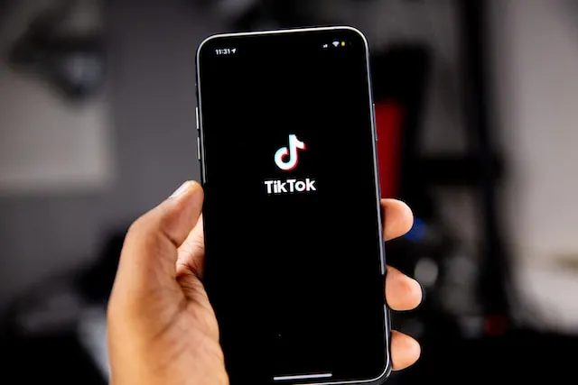 광고에 TikTok 사용